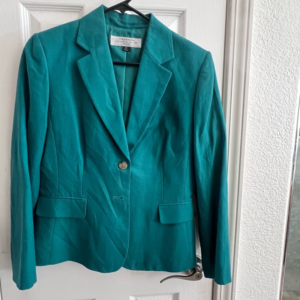 Women’s suit size 6P